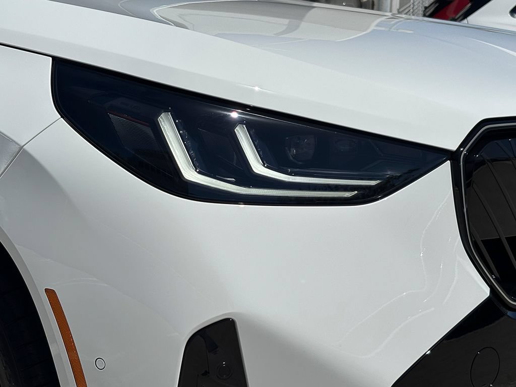 New 2026 Alpine White BMW 30 xDrive image 4