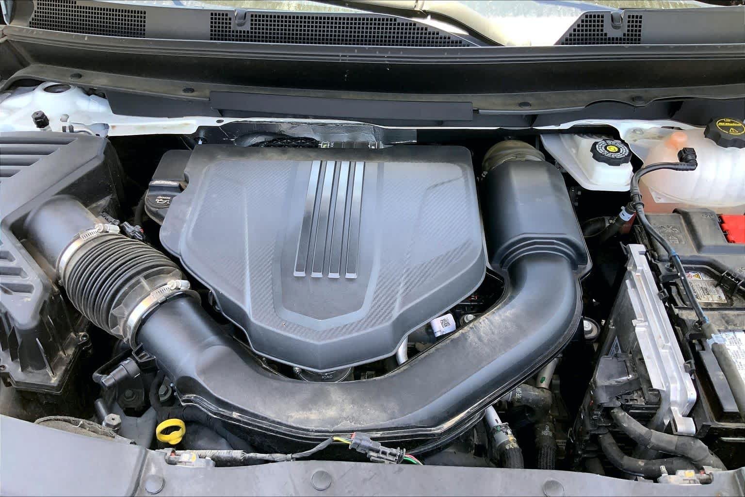 Used 2025 Summit White Chevrolet FWD LT image 33