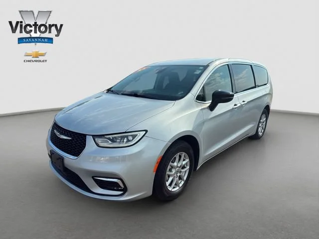 Used 2024 Silver Mist Chrysler Touring L image 3