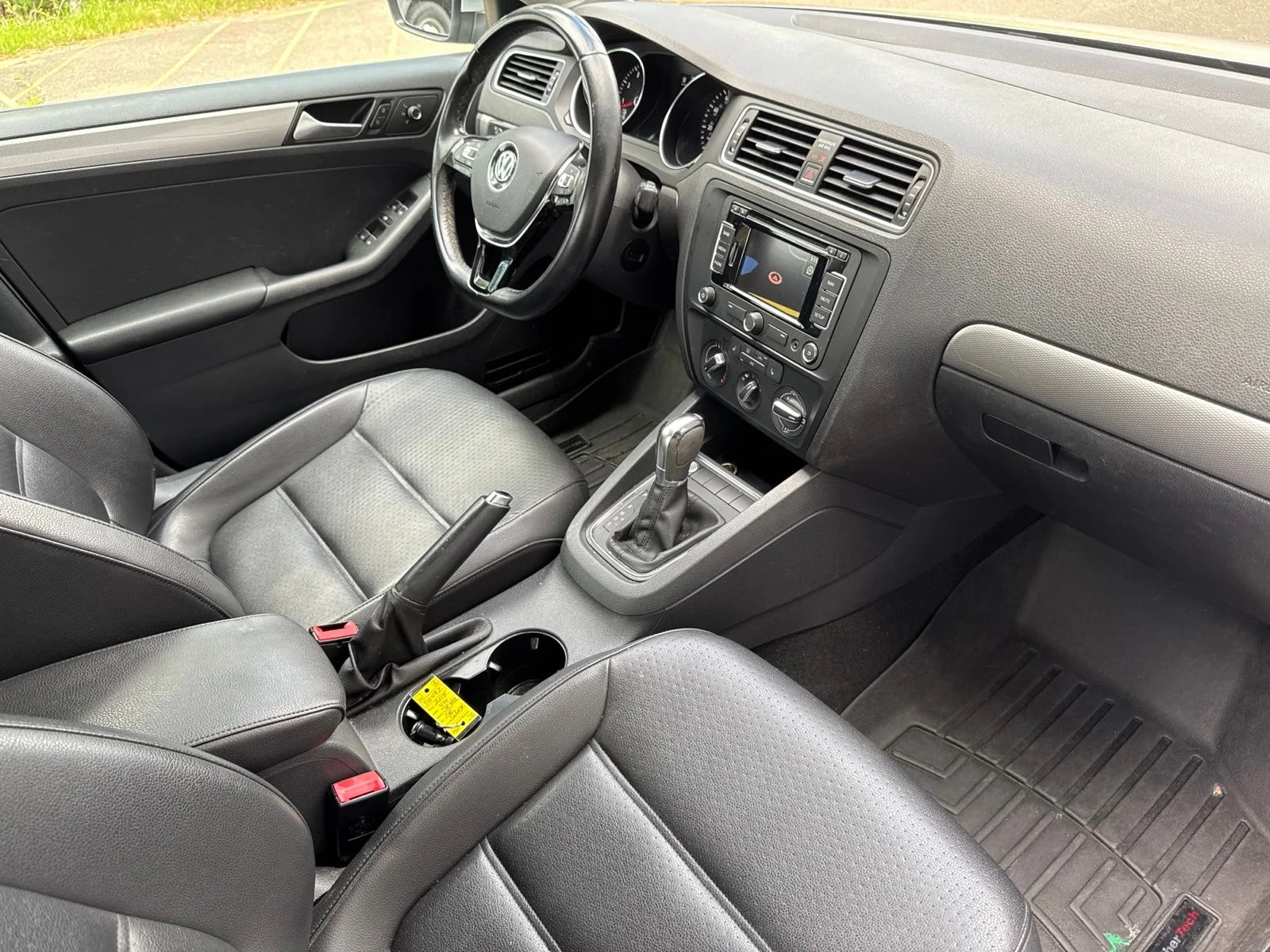 Used 2015  Volkswagen 1.8T SE image 29