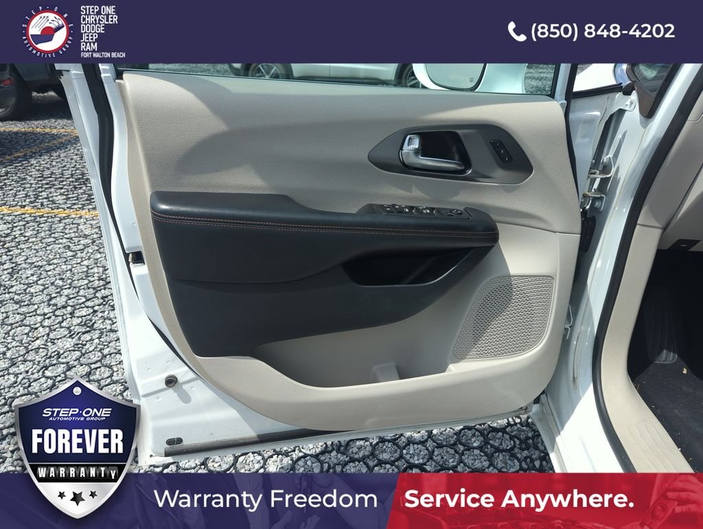 Used 2020 White Chrysler Touring L image 17