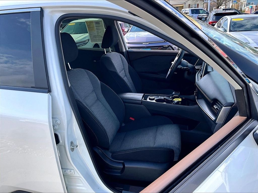 Used 2023 White Nissan SV image 11