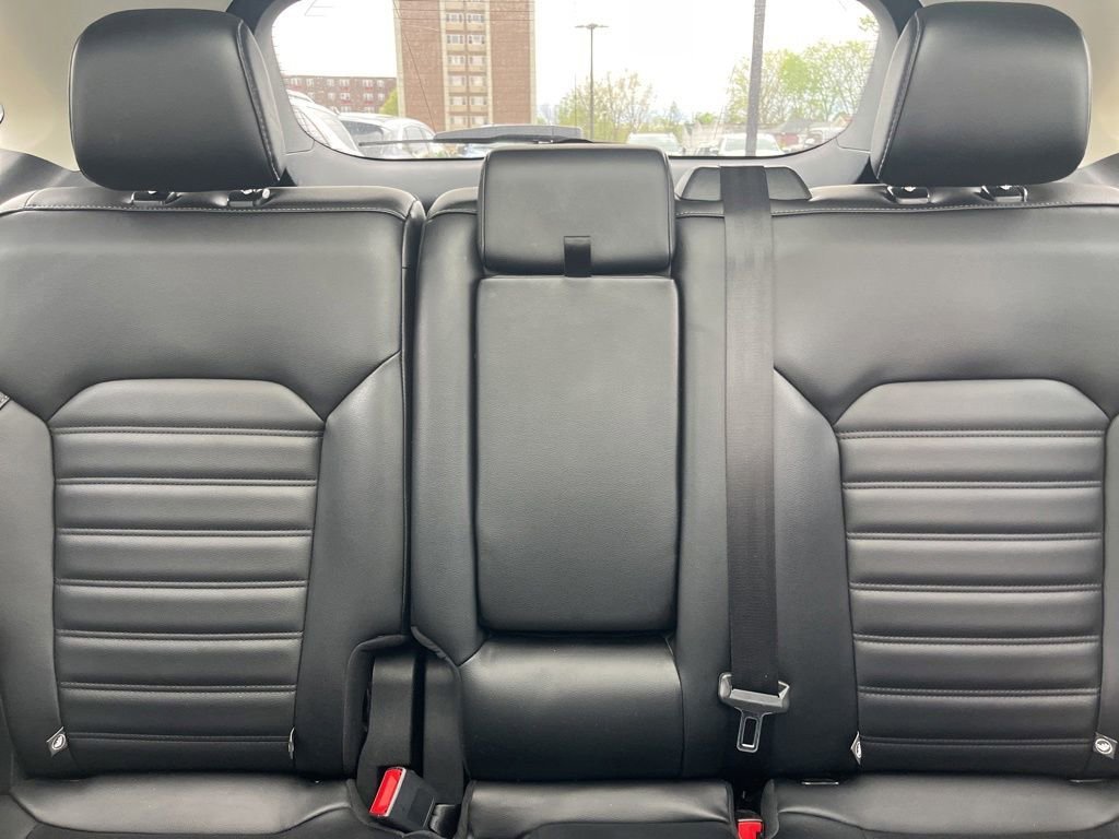Used 2019  Ford SEL image 14