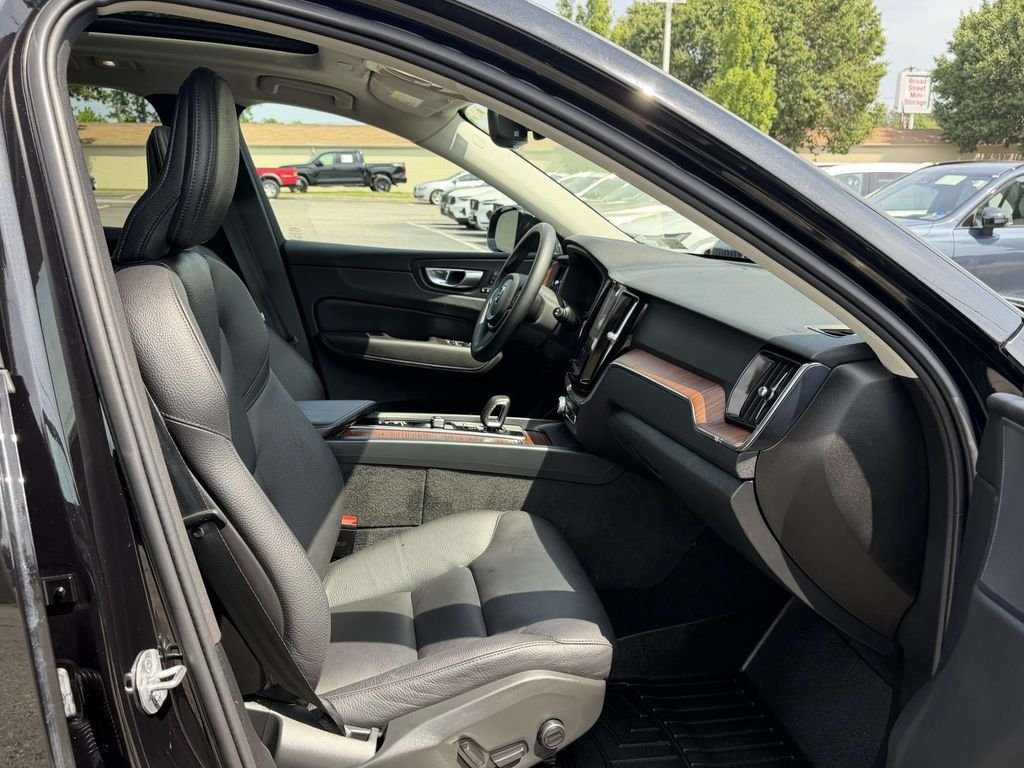 Used 2024 Black Volvo T8 Plus Dark Theme image 12