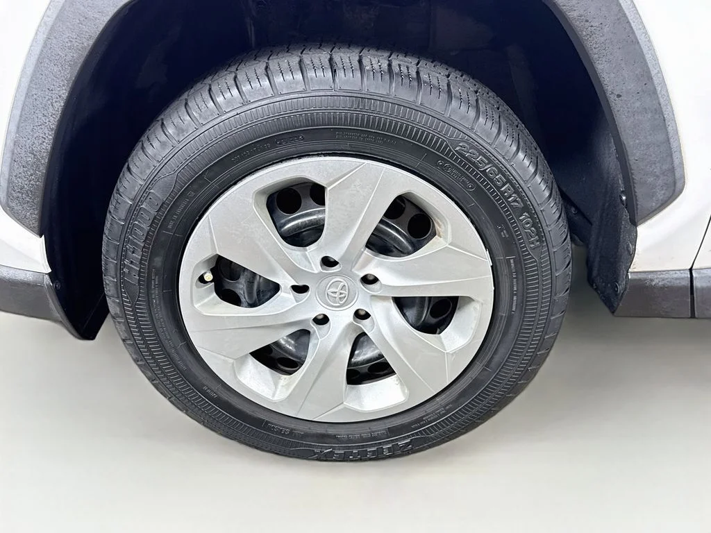 Used 2020 White Toyota LE image 37