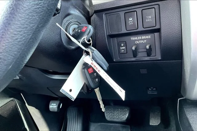 Used 2018 White Toyota SR5 image 34