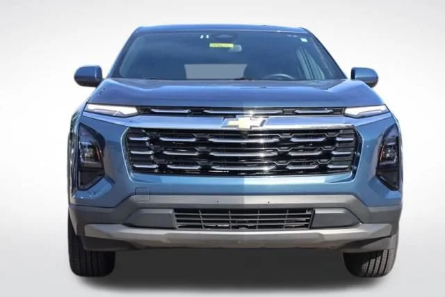 Used 2025 Lakeshore Blue Metallic Chevrolet LT image 4