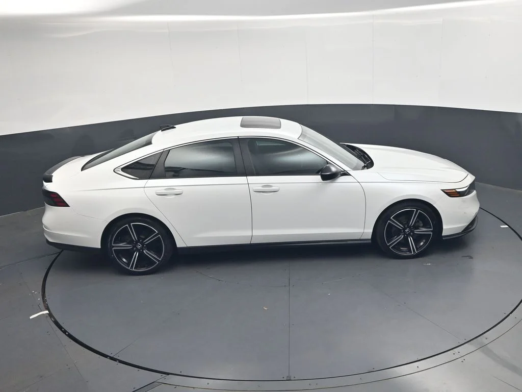 Used 2024 Platinum White Pearl Honda Sport image 39