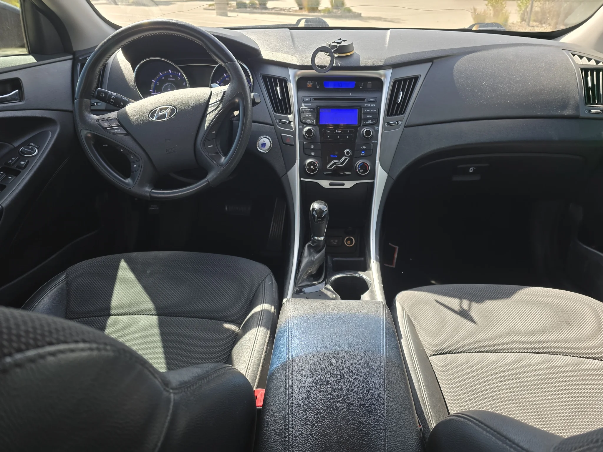 Used 2013 Midnight Black Mica Hyundai SE image 24