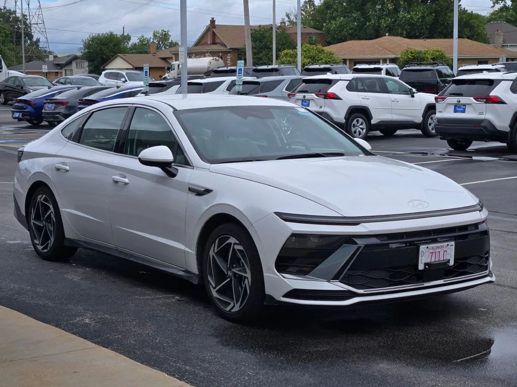 Used 2026 White Hyundai SEL Sport image 3