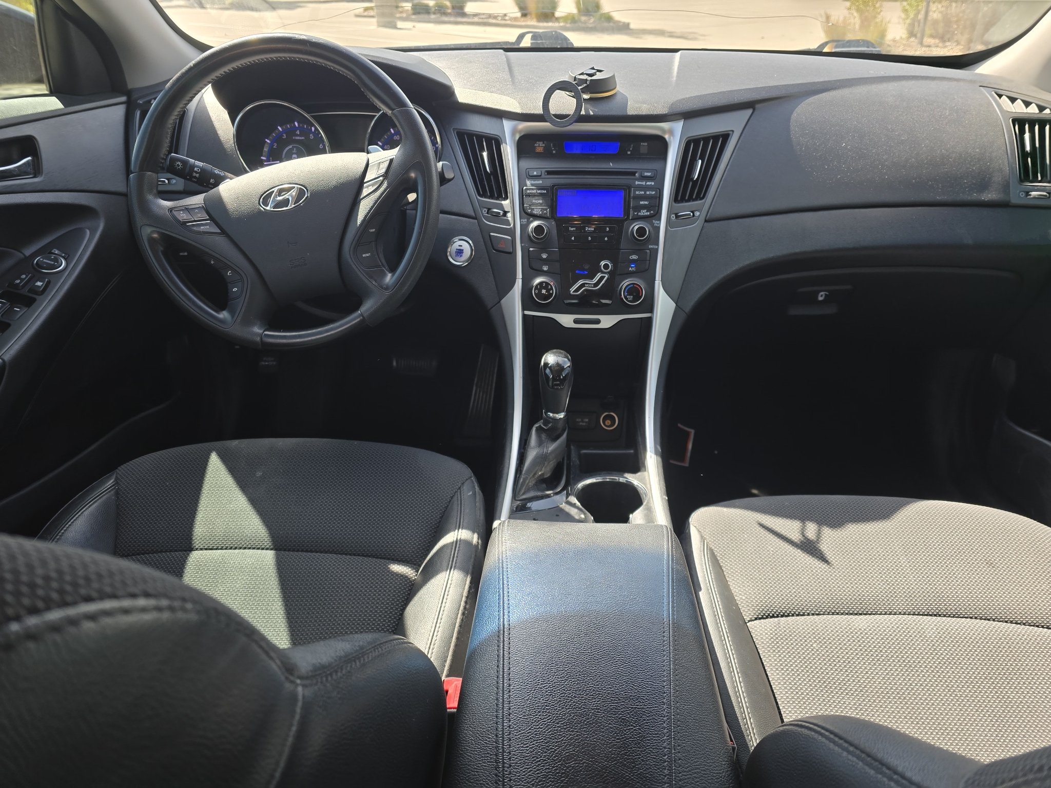 Used 2013 Midnight Black Mica Hyundai SE image 23