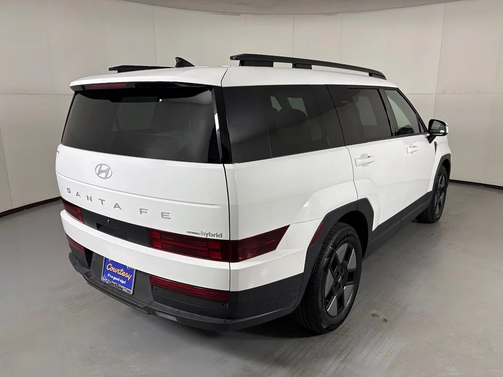 Used 2025 White Hyundai SEL image 8