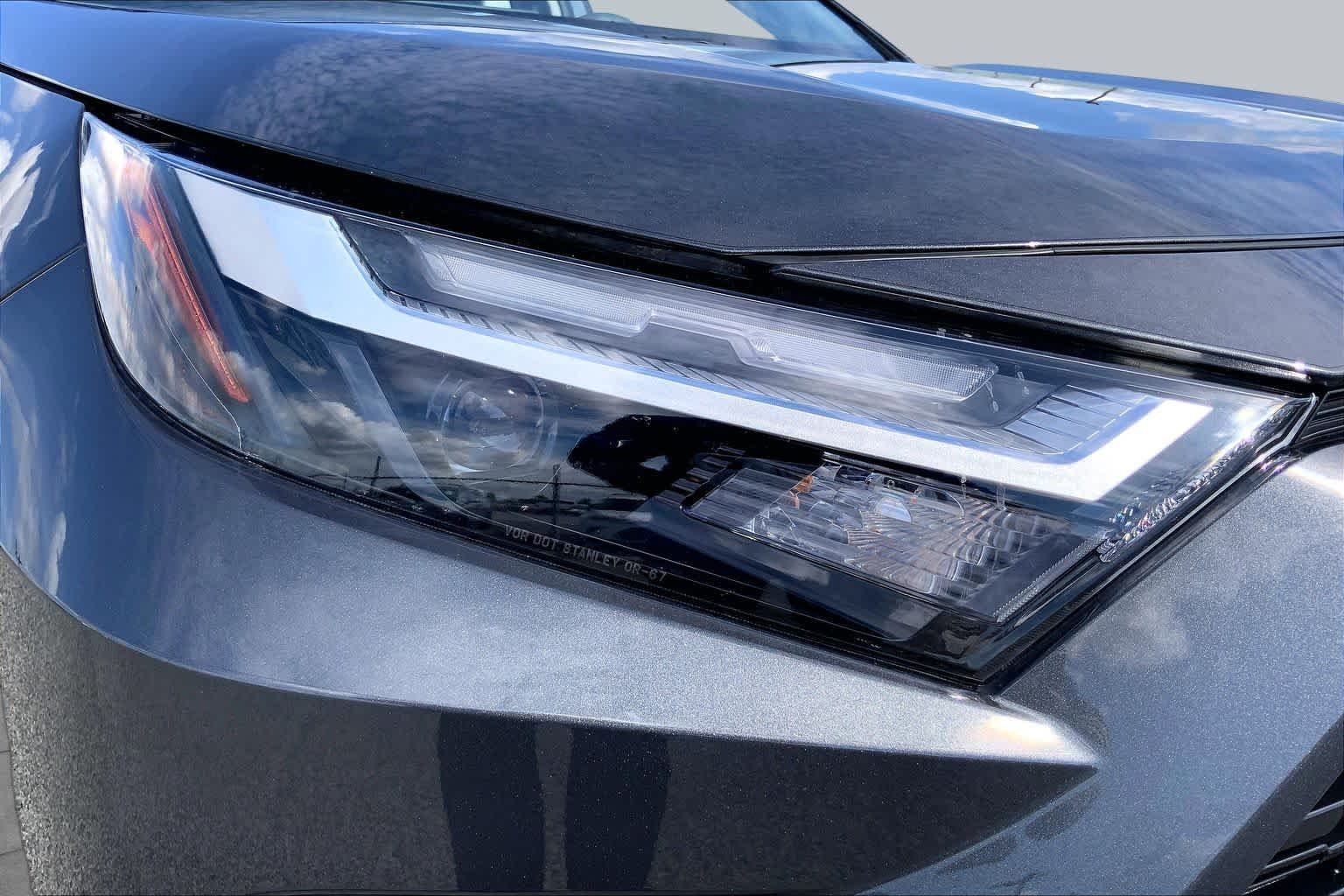 Used 2025 Magnetic Gray Metallic Toyota XLE Premium image 27