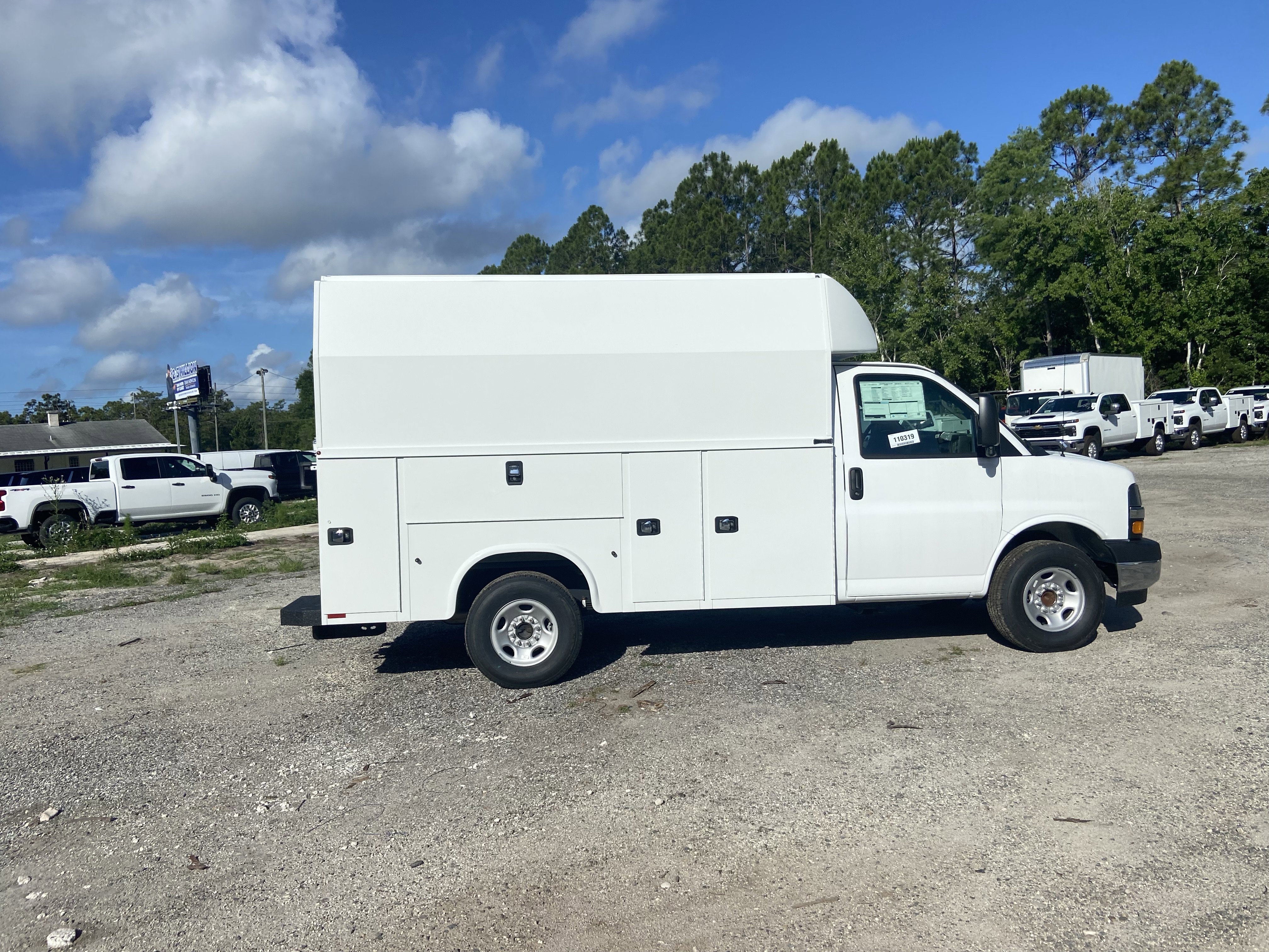 New 2026 Summit White Chevrolet 1WT image 7