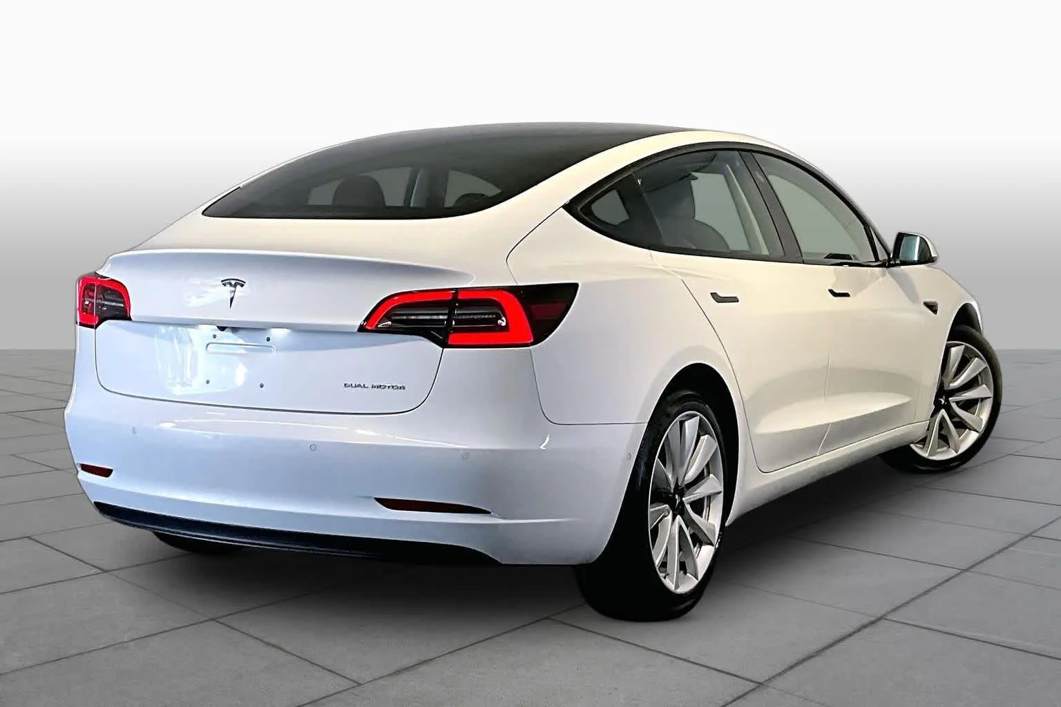 Used 2018 Pearl White Multi-Coat Tesla Long Range Battery image 11