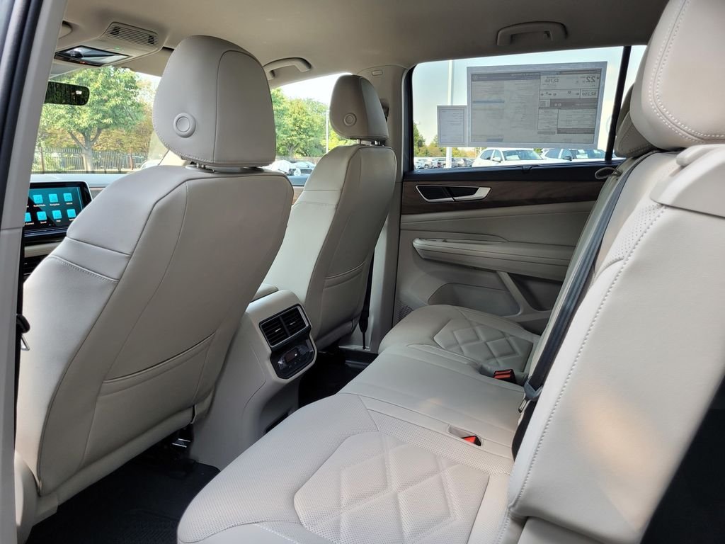 New 2026 Silver Volkswagen 2.0T SE w/Technology image 15