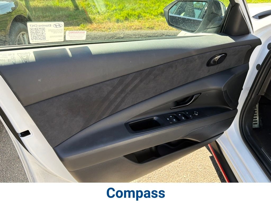 Used 2025 White Hyundai Base image 14