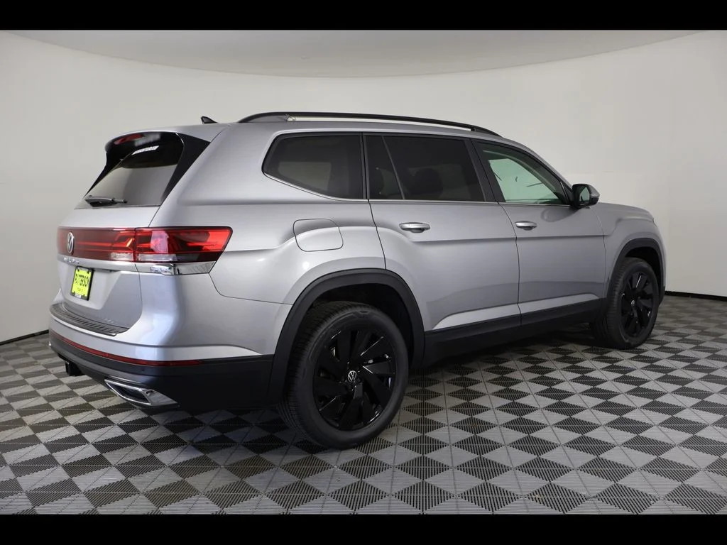New 2026 Silver Volkswagen 2.0T SE w/Technology image 6