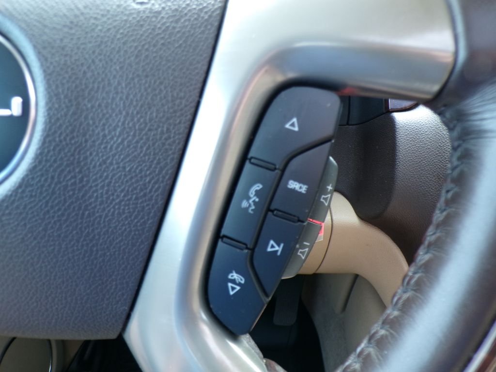 Used 2013 White Diamond Clearcoat GMC Denali image 17