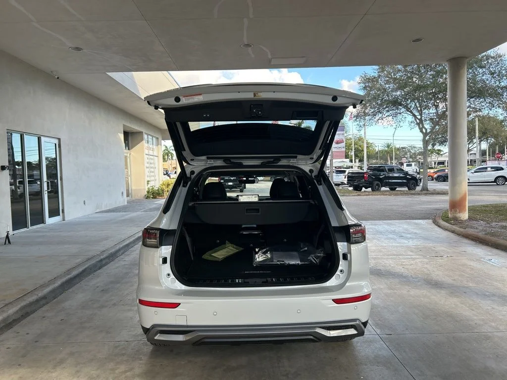 New 2026 White Mitsubishi SE image 34