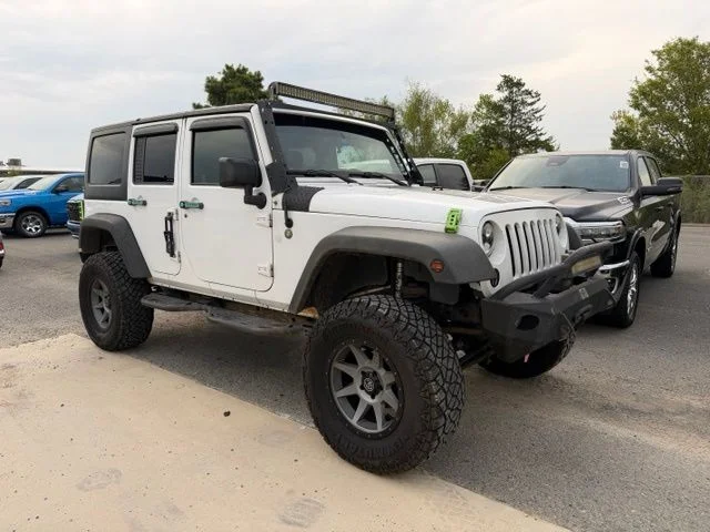 Used 2015 White Jeep Unlimited Sport image 9