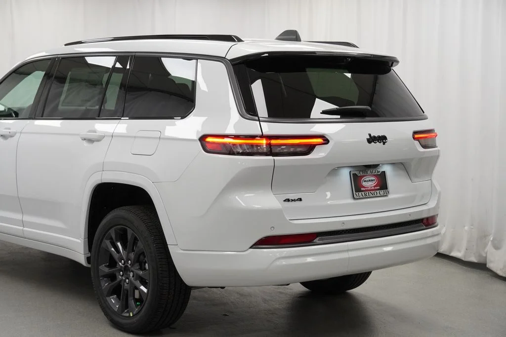 New 2026 Bright White Clear-Coat Exterior Paint Jeep Limited Reserve image 12
