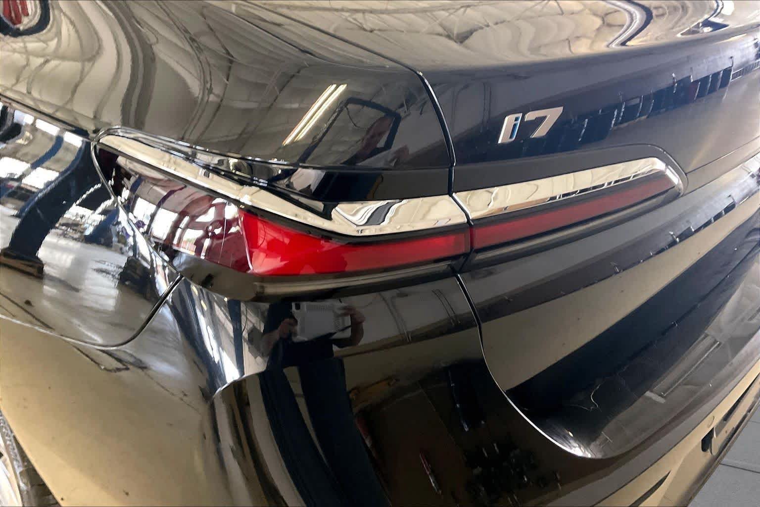 Used 2024 Black Sapphire Metallic BMW xDrive60 image 26