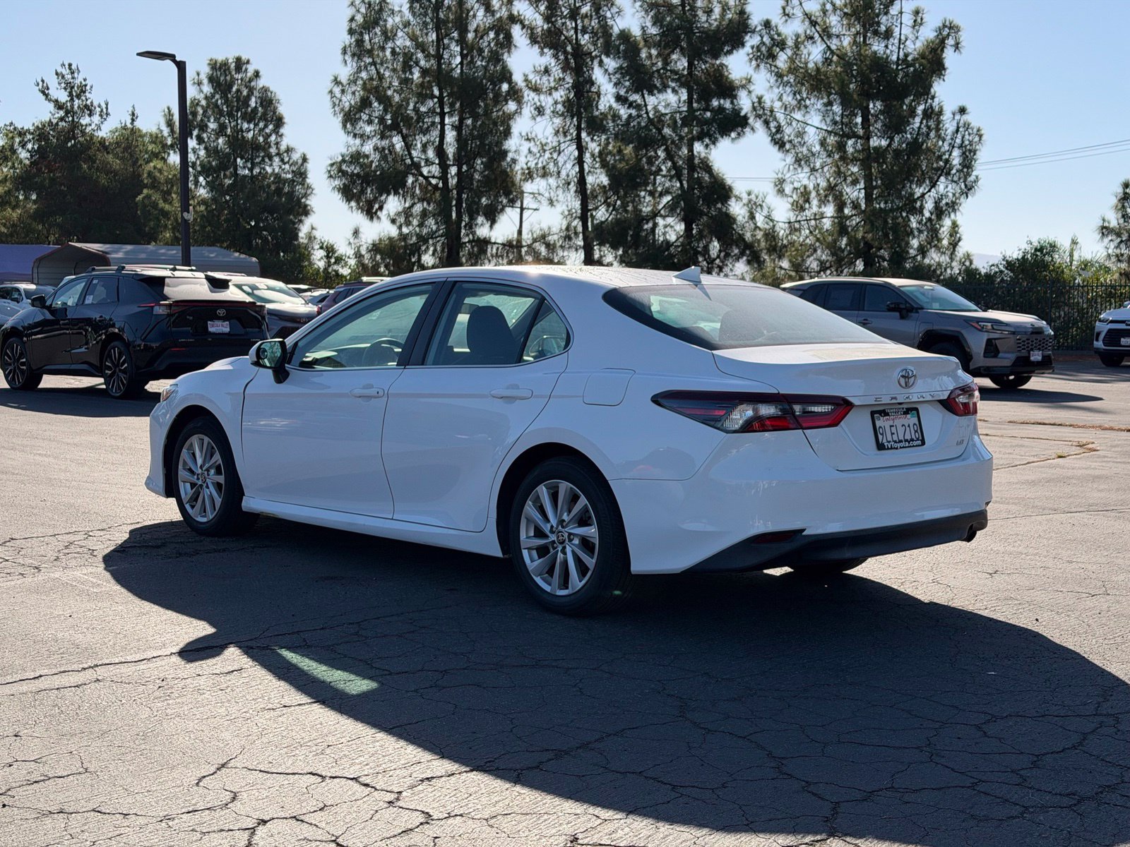 Used 2023 Ice Toyota LE image 3