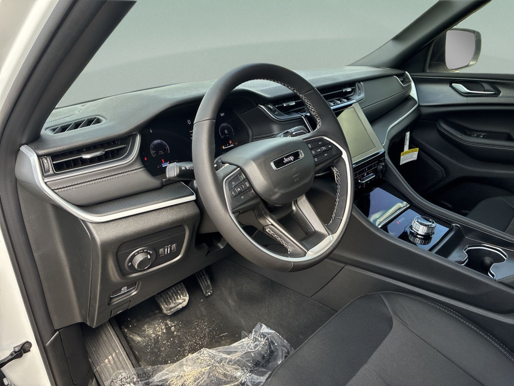 New 2025 White Jeep Laredo X image 24