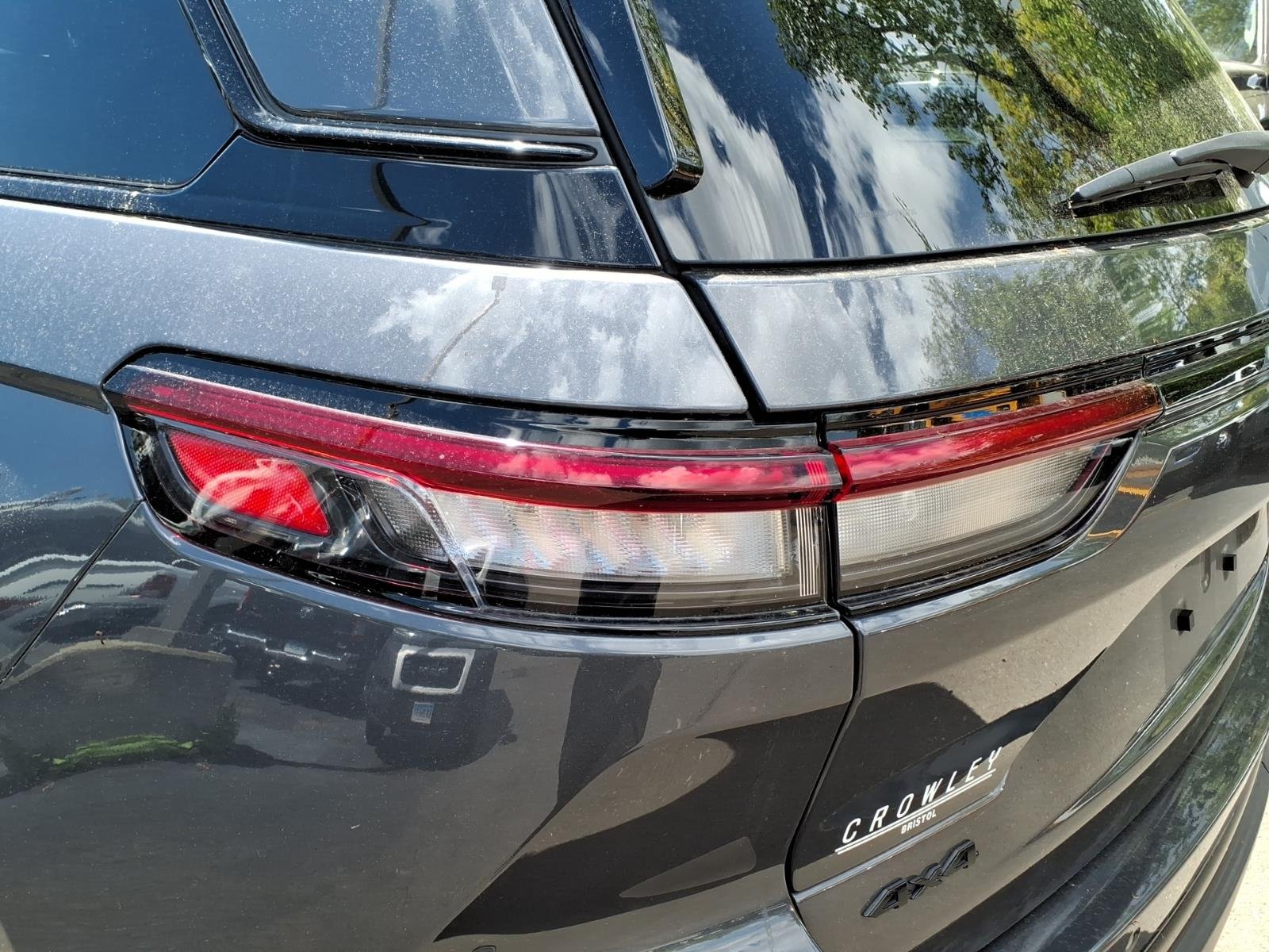 Used 2023 Gray Jeep Altitude X image 14