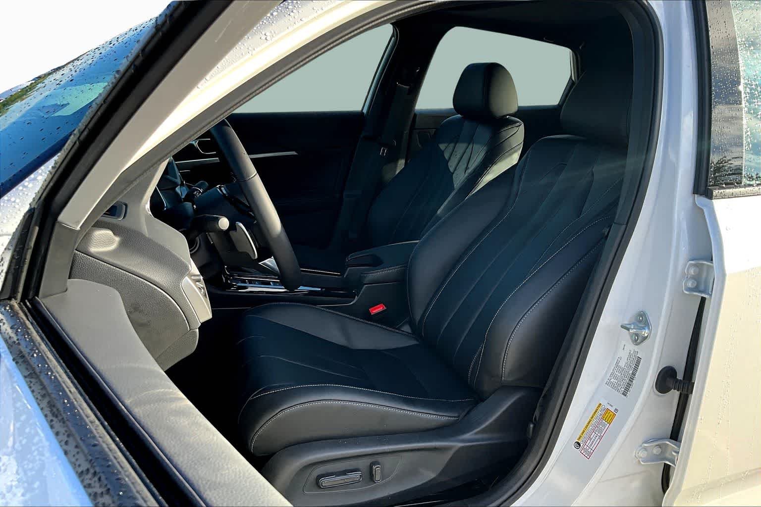 Used 2026 Platinum White Pearl Acura w/A-Spec Package image 9