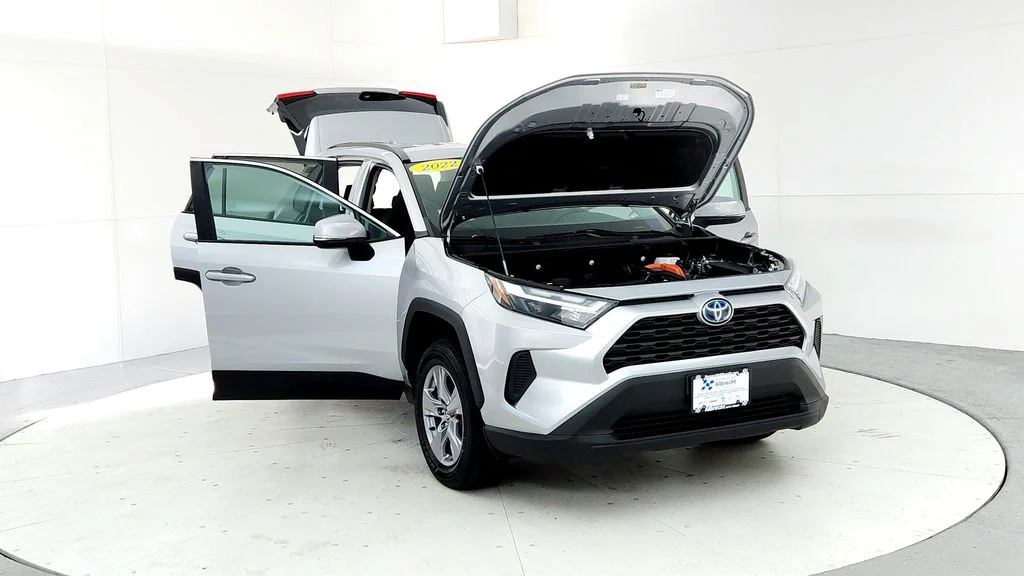 Certified Used 2022 Silver Toyota XLE image 9