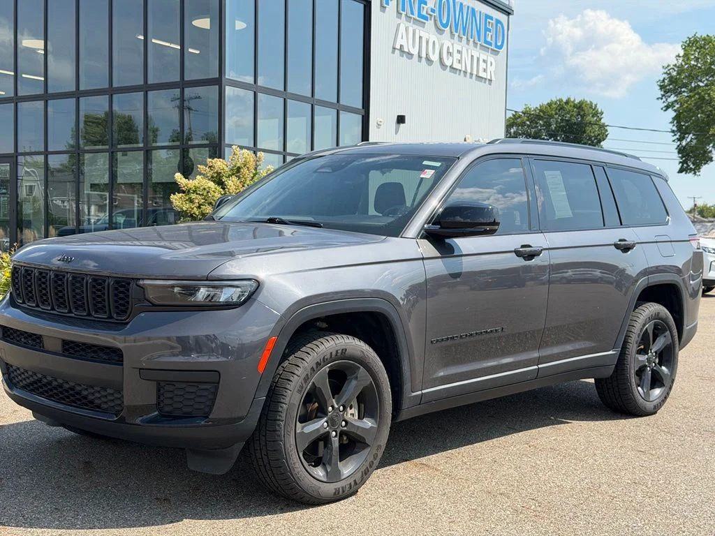 Used 2023 Gray Jeep Altitude image 1