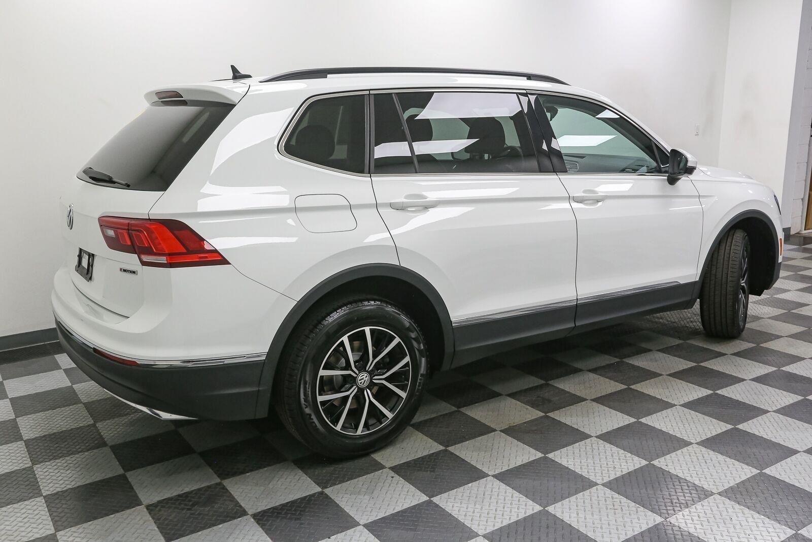 Used 2021 Pure White Volkswagen SE image 10