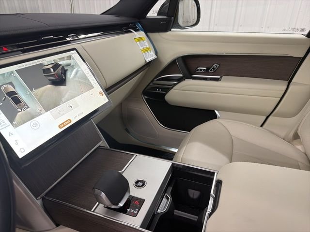 New 2026 Eiger Grey Land Rover SE image 35
