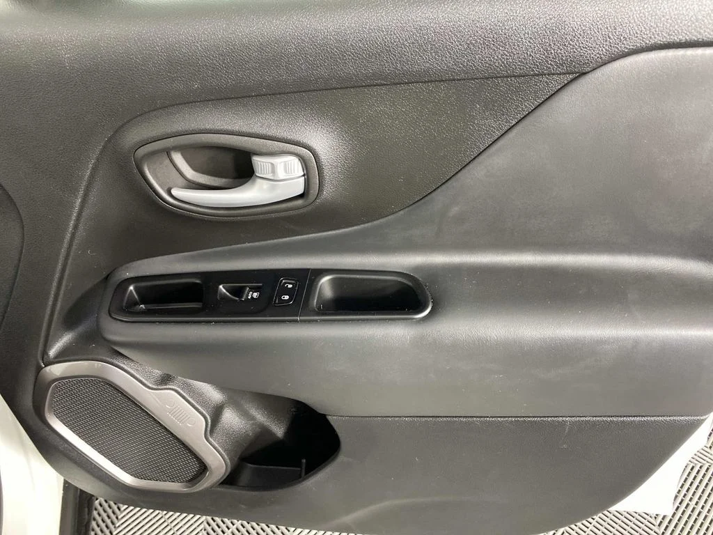 Used 2023 White Jeep Latitude image 24