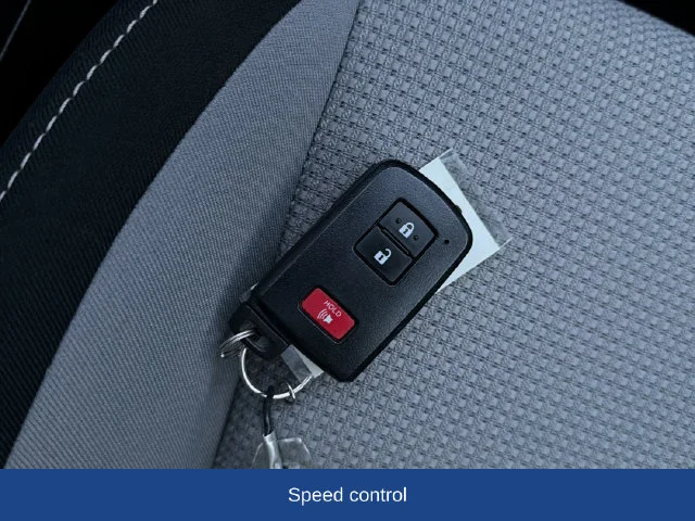 Used 2018 Silver Toyota XLE image 26