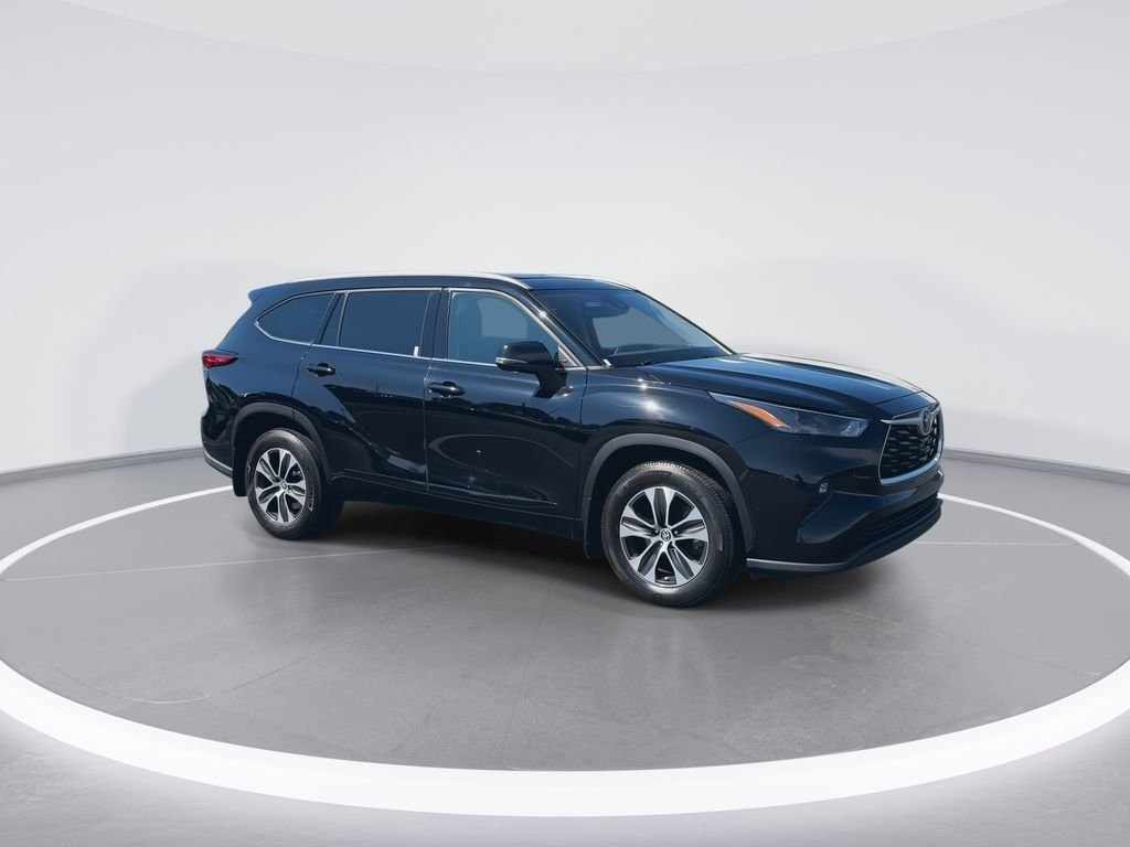 Used 2022 Black Toyota XLE image 2
