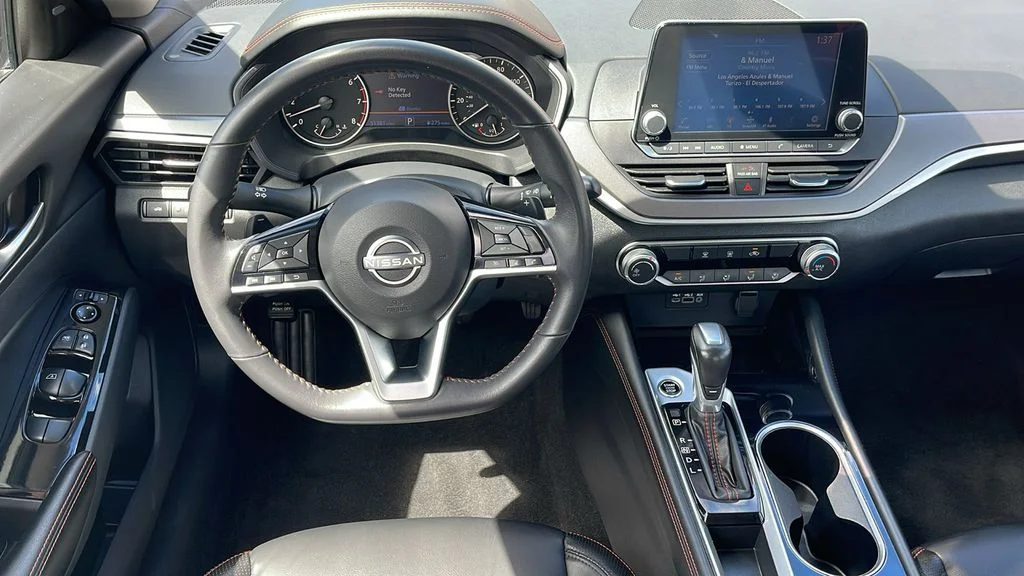 Used 2025 White Nissan 2.5 SR image 10