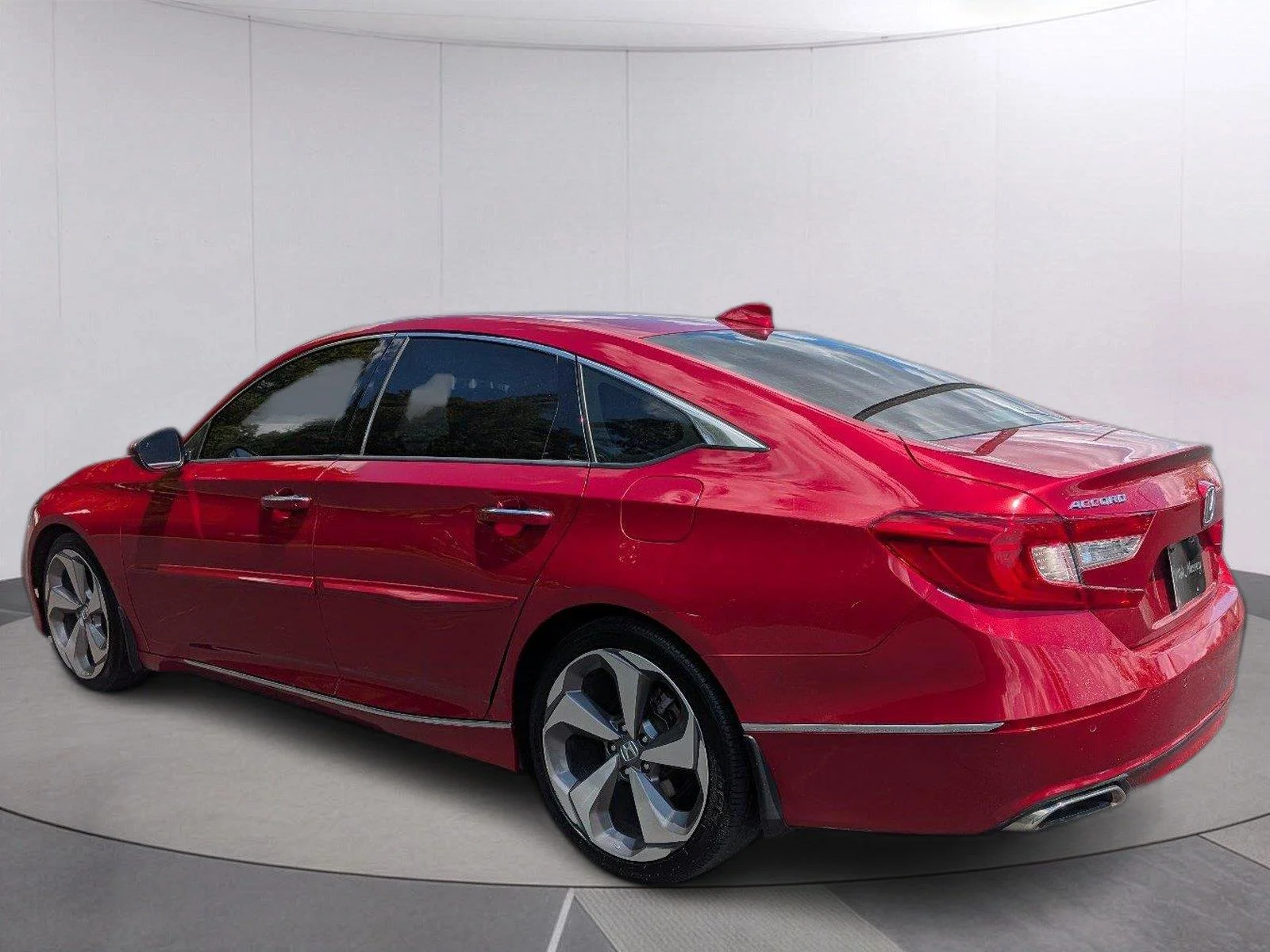 Used 2018 Radiant Red Metallic Honda Touring 1.5T image 5