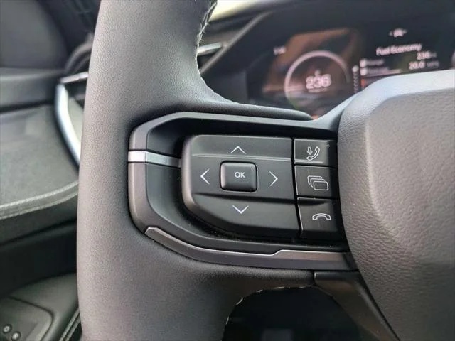 New 2026 Diamond Black Crystal Pearl-Coat Exterior Paint Jeep Laredo image 26