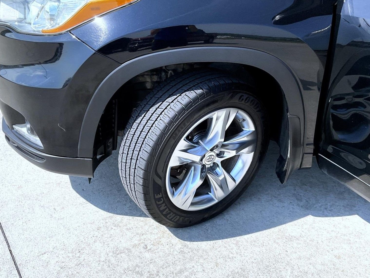 Used 2014 Black Toyota Limited Platinum V6 image 26