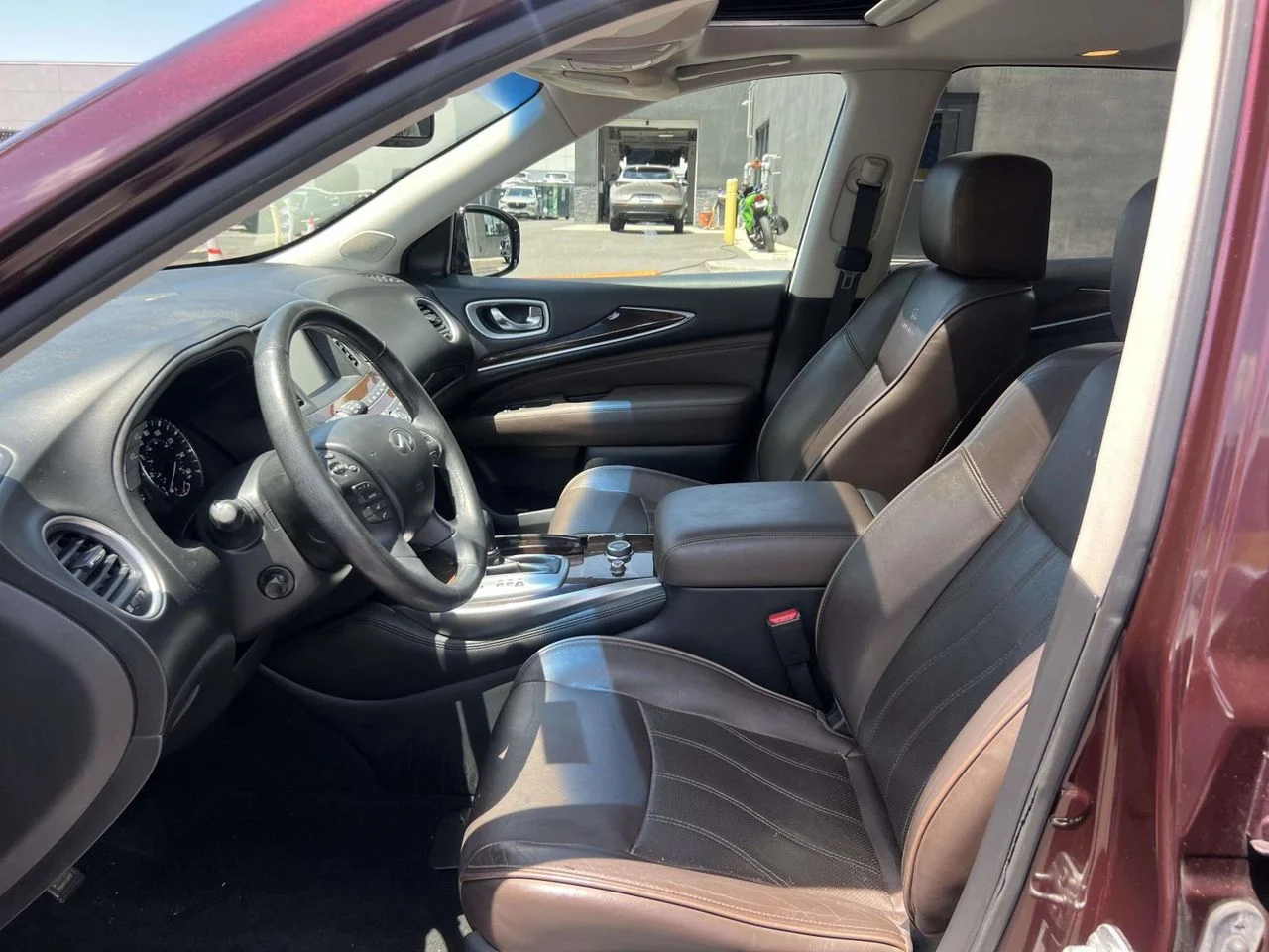 Used 2014 Midnight Garnet INFINITI Base image 22