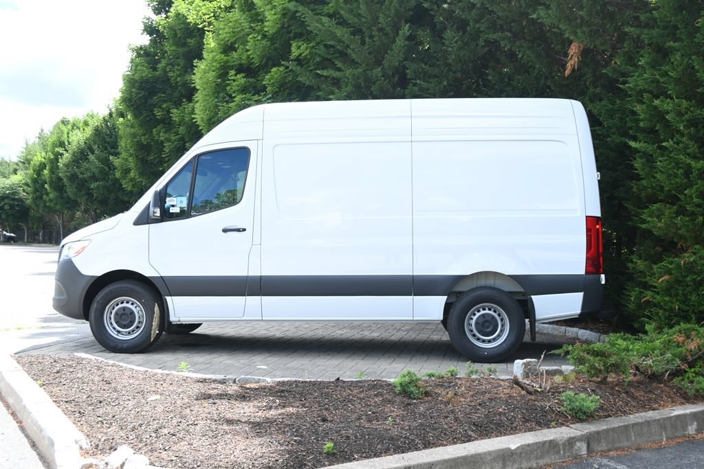 New 2026 Arctic White Mercedes-Benz Cargo 144 WB image 32