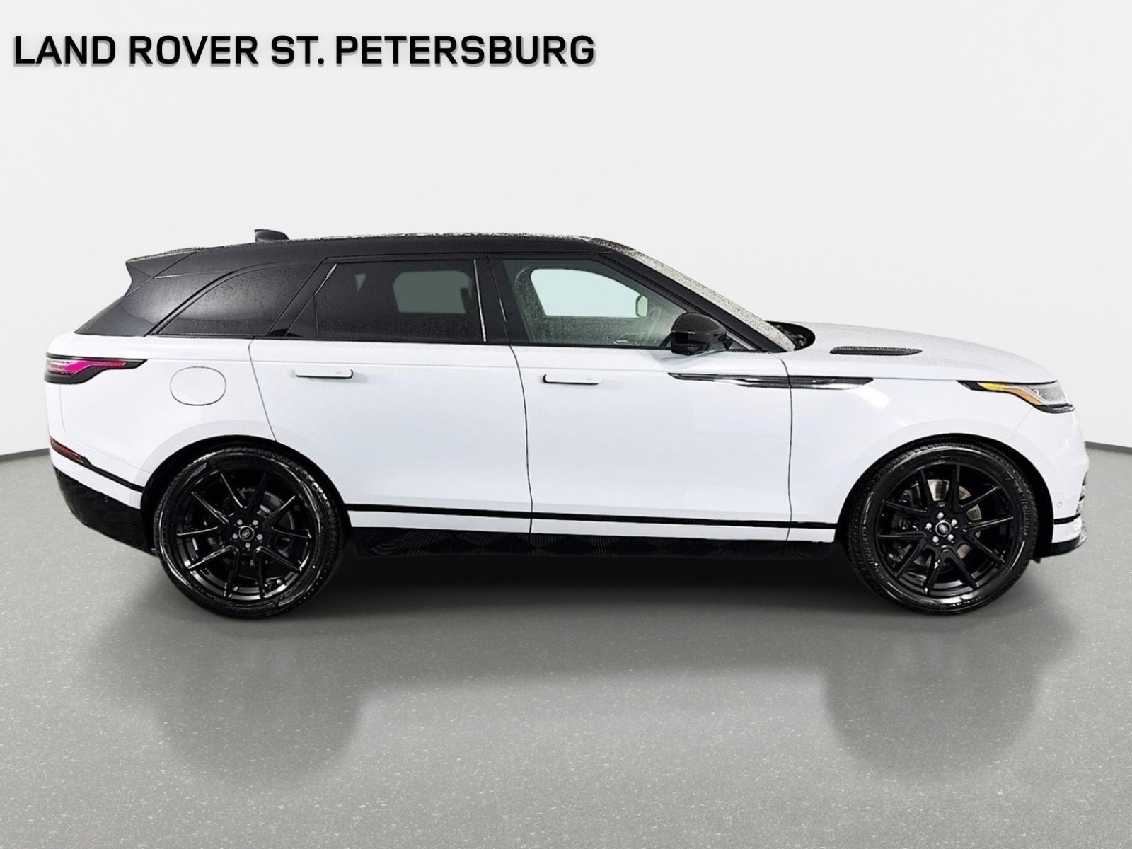 Used 2026 Gray Land Rover Dynamic SE image 4