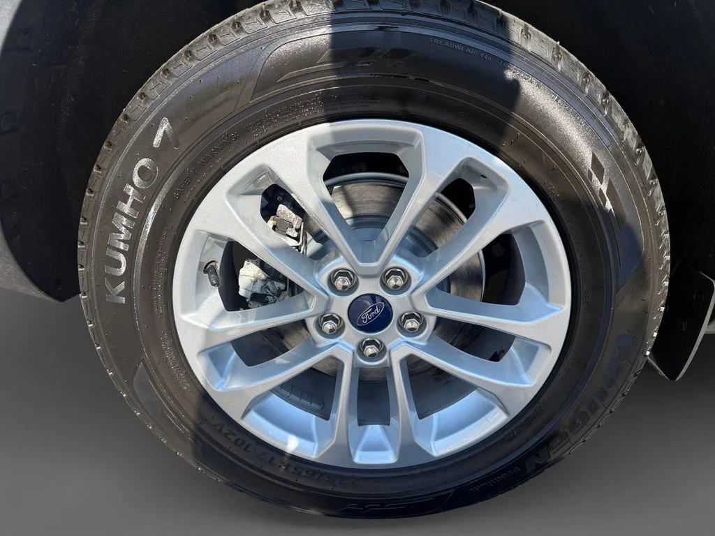 Used 2022 Gray Ford SE image 10
