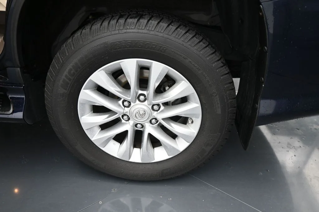 Used 2017  Lexus 460 image 17