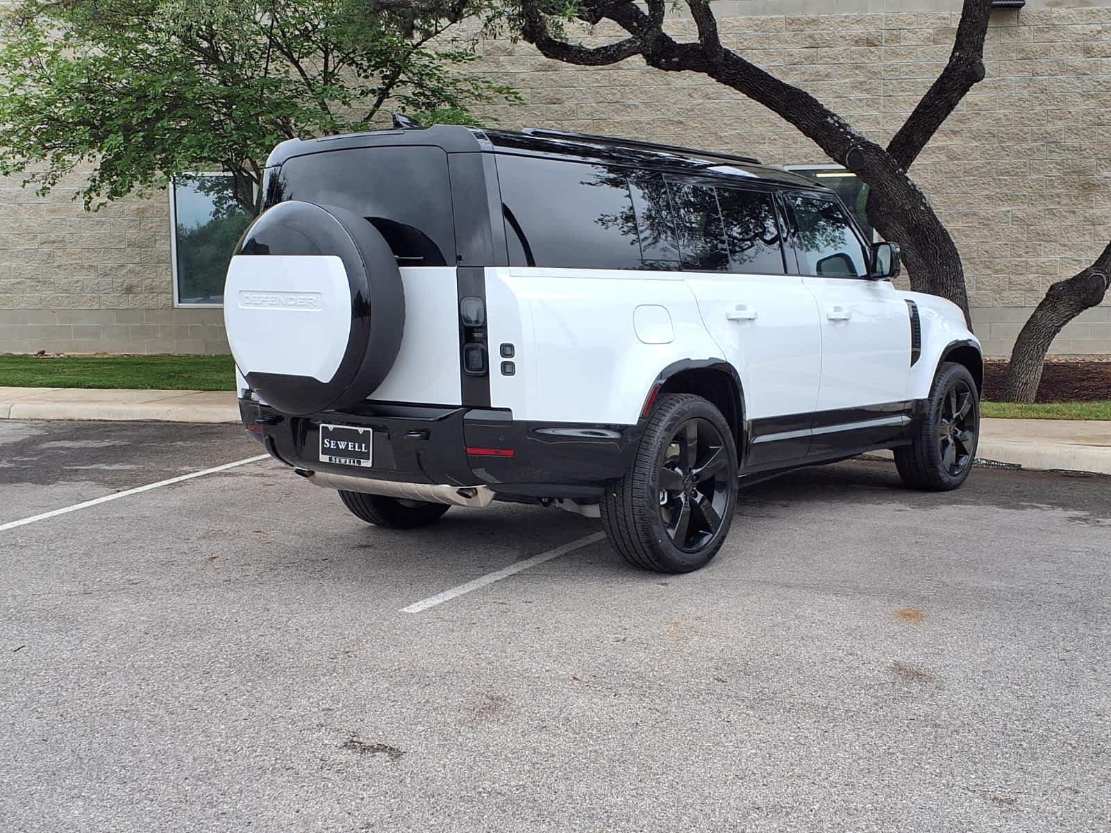 New 2026 Fuji White Land Rover X-Dynamic SE image 6