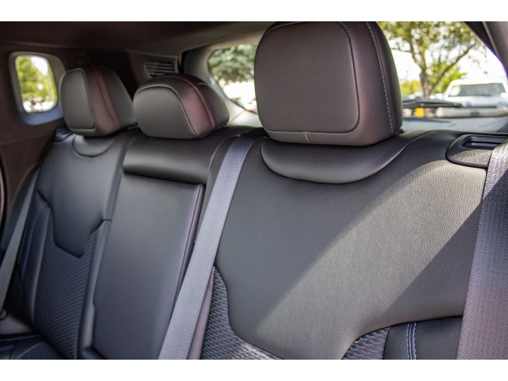 New 2026 Bright White Clearcoat Jeep Latitude image 18