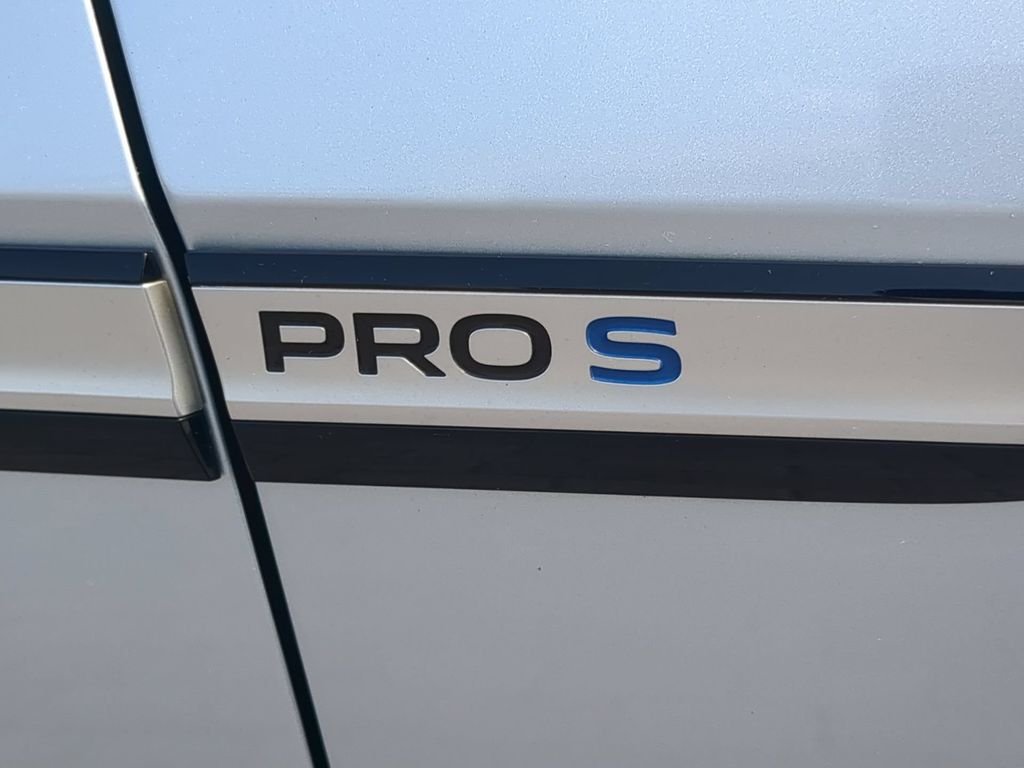 Certified Used 2022 Silver Volkswagen Pro S image 12